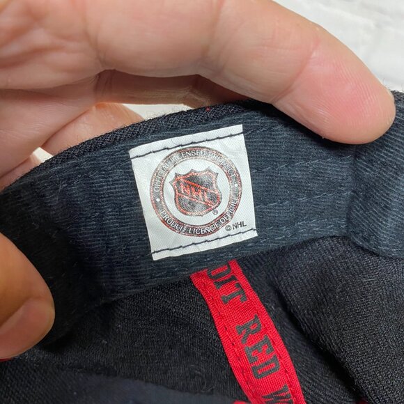 Vintage Nike Team Hat Wool Cap Detroit Red Wings Black Embroidered NHL Hockey - Picture 9 of 11